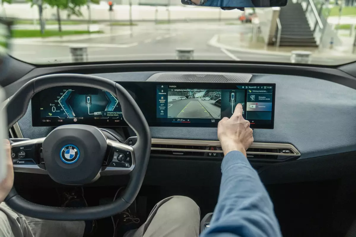 Обзор BMW iX xDrive50