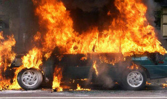 Два автомобиля сгорели ночью в Новой Каховке