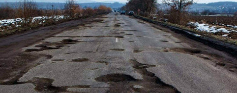 Премьер-министр Украины приказал сделать дороги безопаснее