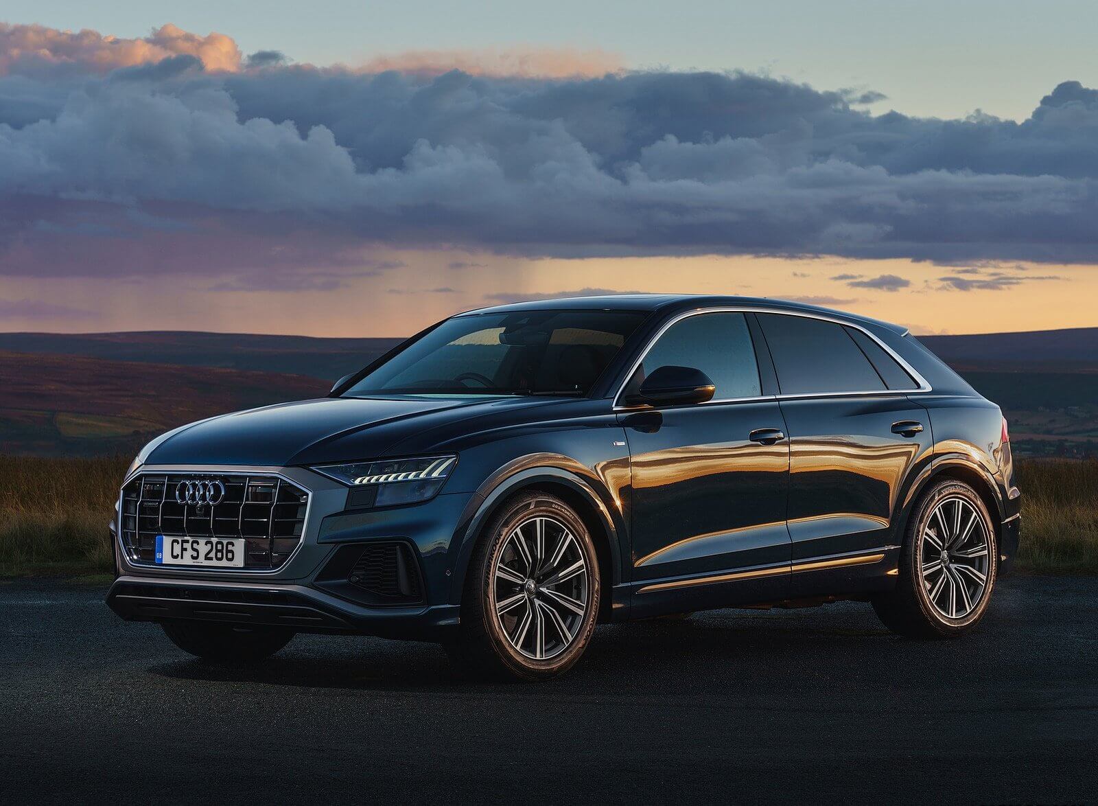 кроссовер Audi Q8