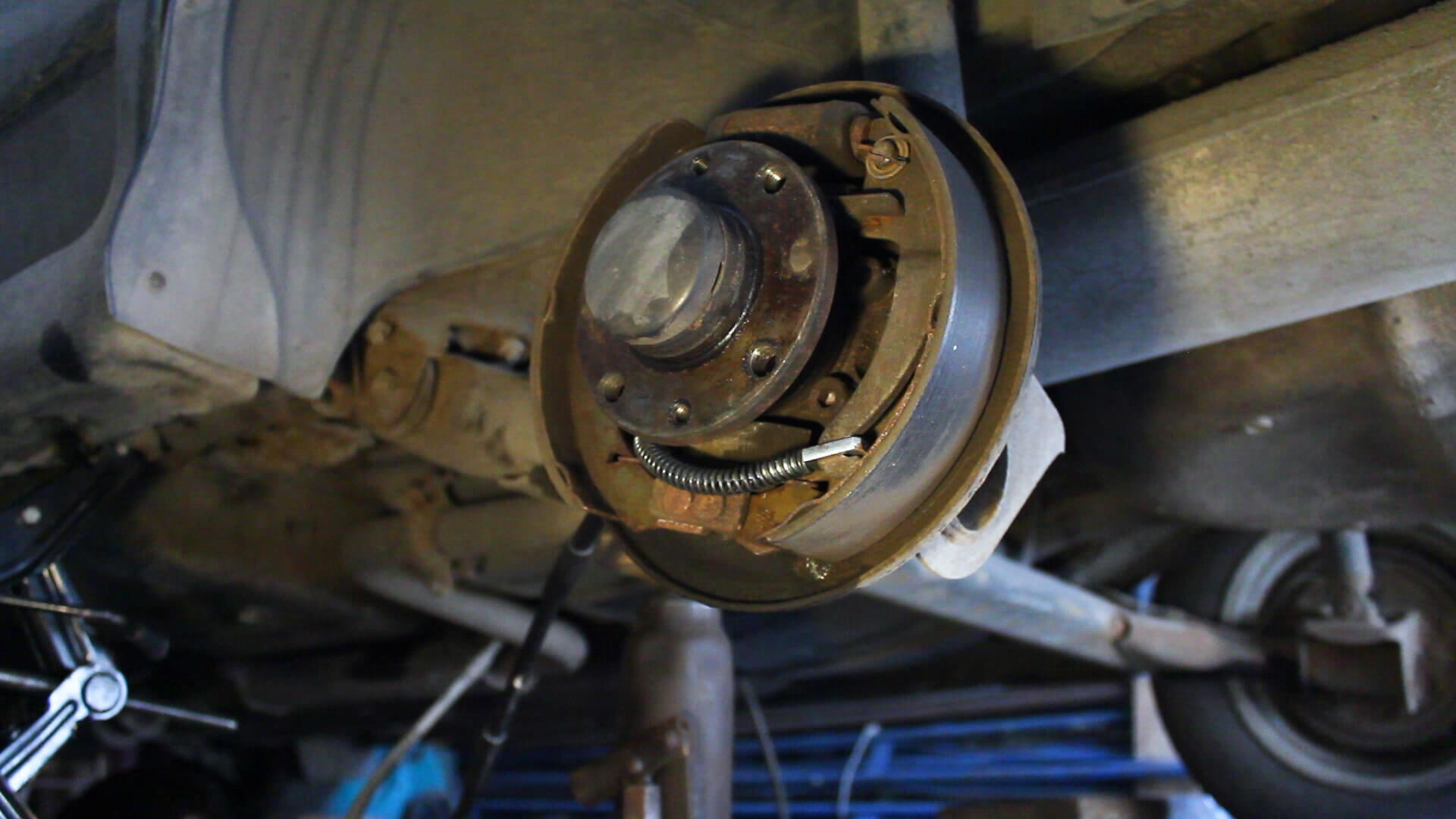 Видео: ремонт автомобилей своими руками