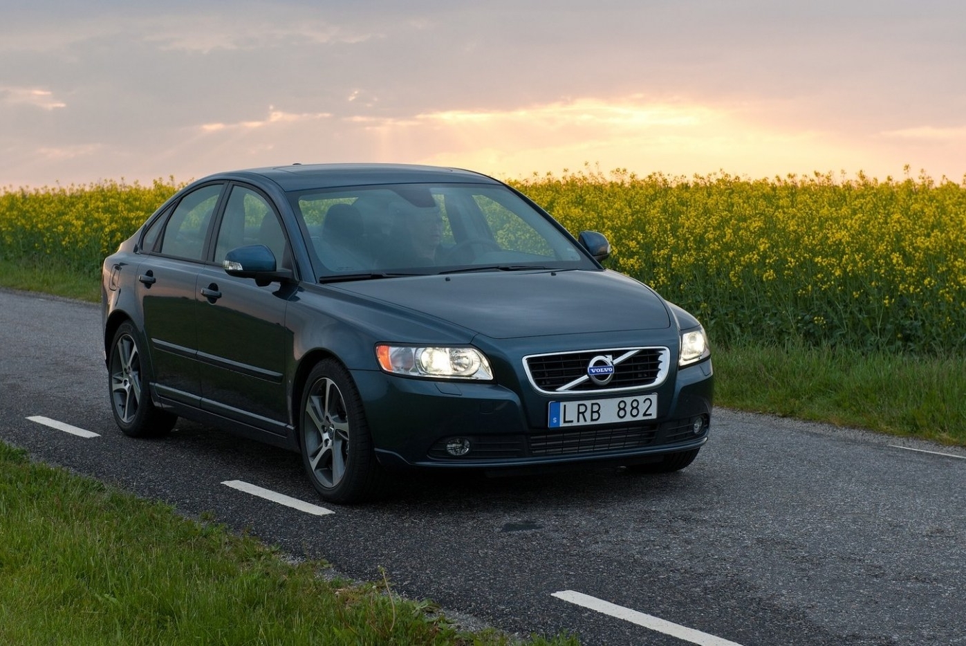 Volvo s40: какой двигатель лучше?